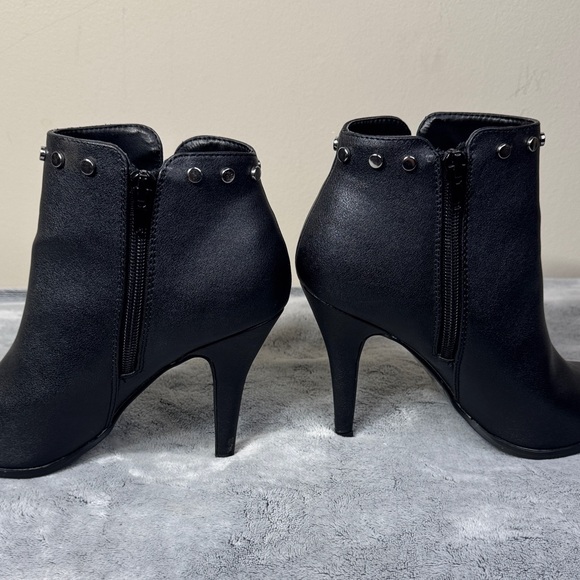 Fergalicious by Fergie “Captain” Studded Ankle Booties - Black - Size 7 - EUC - Picture 3 of 15